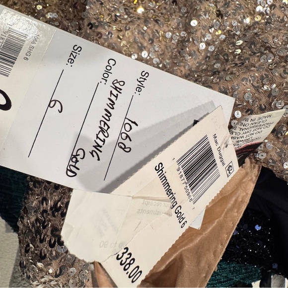 MAC DUGGAL
Gold Sequined Sleeveless V Neck Side Slit Gown 1068 Ombre Gold prom - Picture 4 of 13